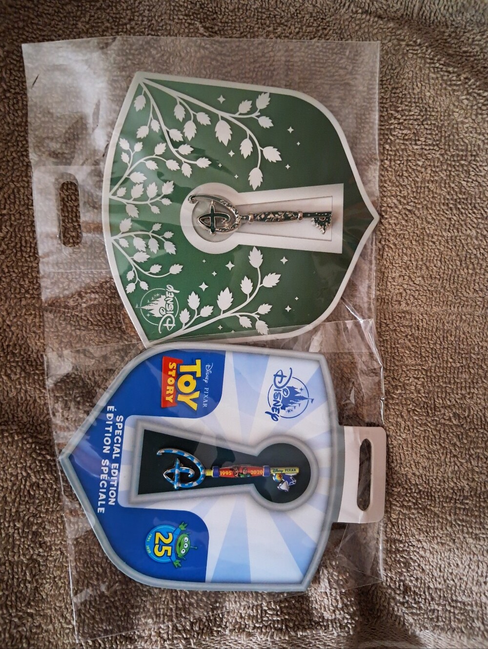 Set of 2 Disney Key Pins